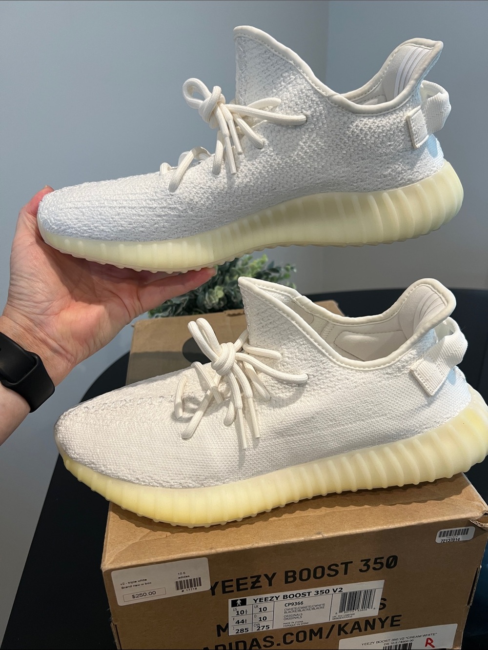 Adidas Men’s Yeezy Boost 350 V2 Cream White Size 10.5 - Picture 4 of 11